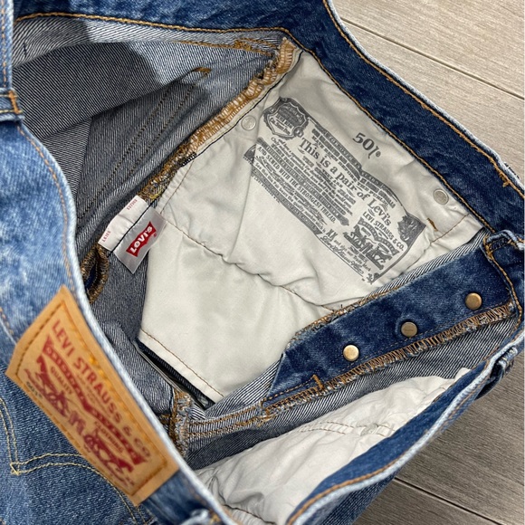 Levi’s Iconic 501 Denim Jean Short Button Fly Medium Wash Size 27 - Picture 11 of 15